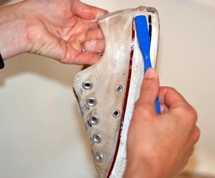 các bước để custom giày tại nhà