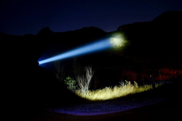 đèn pin chiếu sáng ban đêm dành cho những hoạt động outdoor