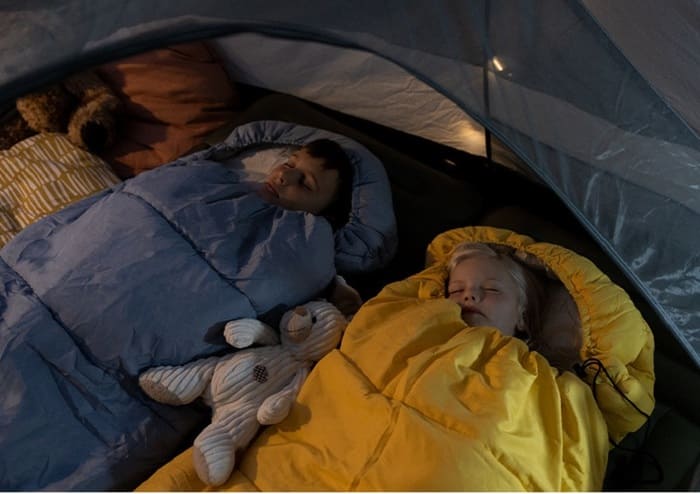 túi ngủ ngoài trời khi tham gia các hoạt động outdoor