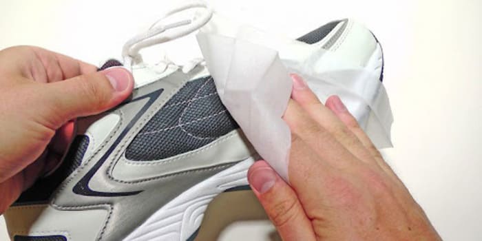 cách vệ sinh giày adidas với cồn y tế