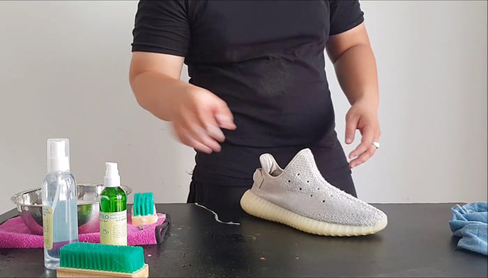 Cách vệ sinh giày Adidas đúng chuẩn và trắng sáng như mới