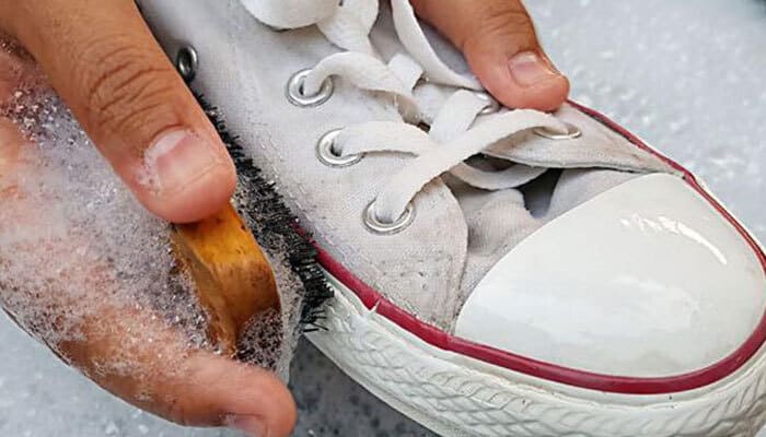lưu ý cách giặt giày thể thao trắng