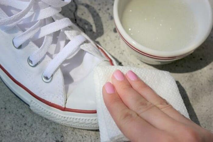 cách giặt giày converse với xà phòng