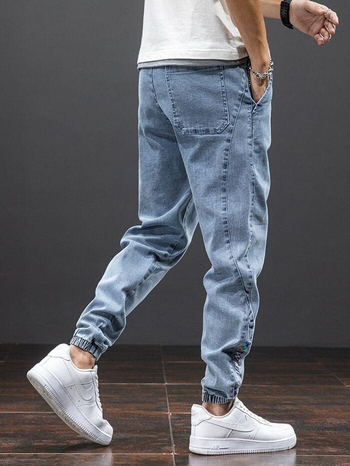 phối quần jogger jeans với áo thun form rộng nam