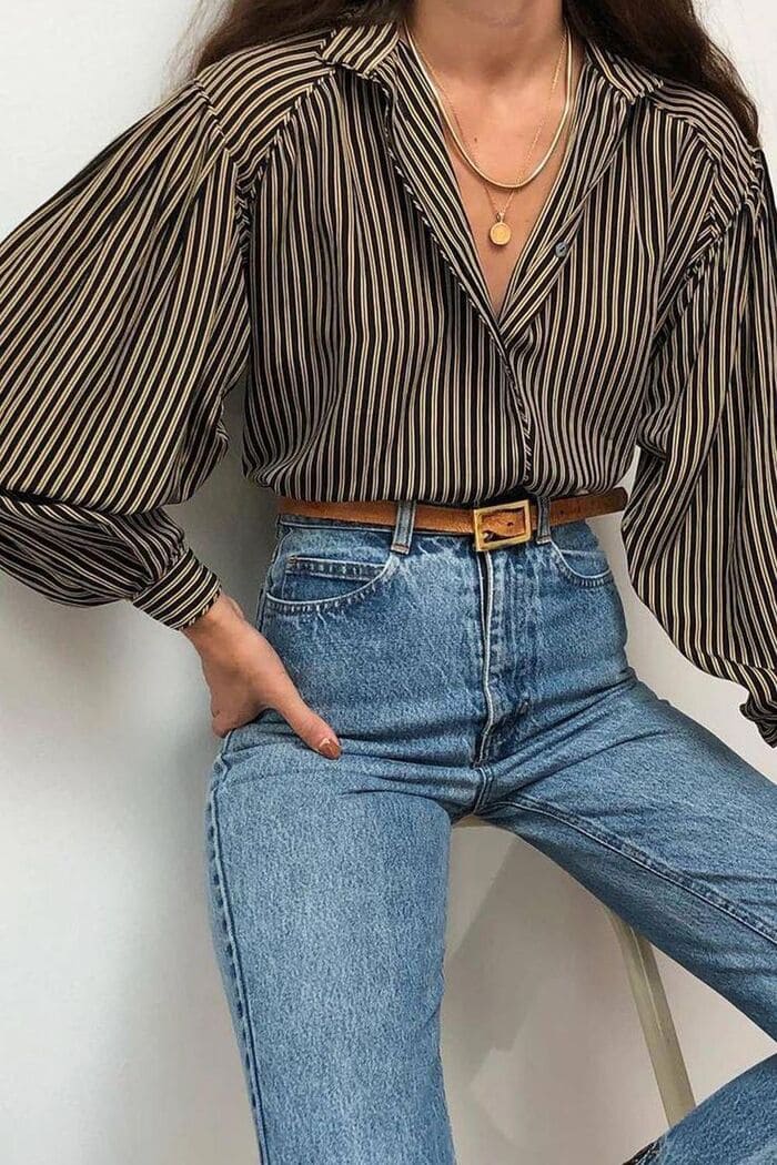 phối đồ với áo sơ mi họa tiết nữ cùng quần jeans
