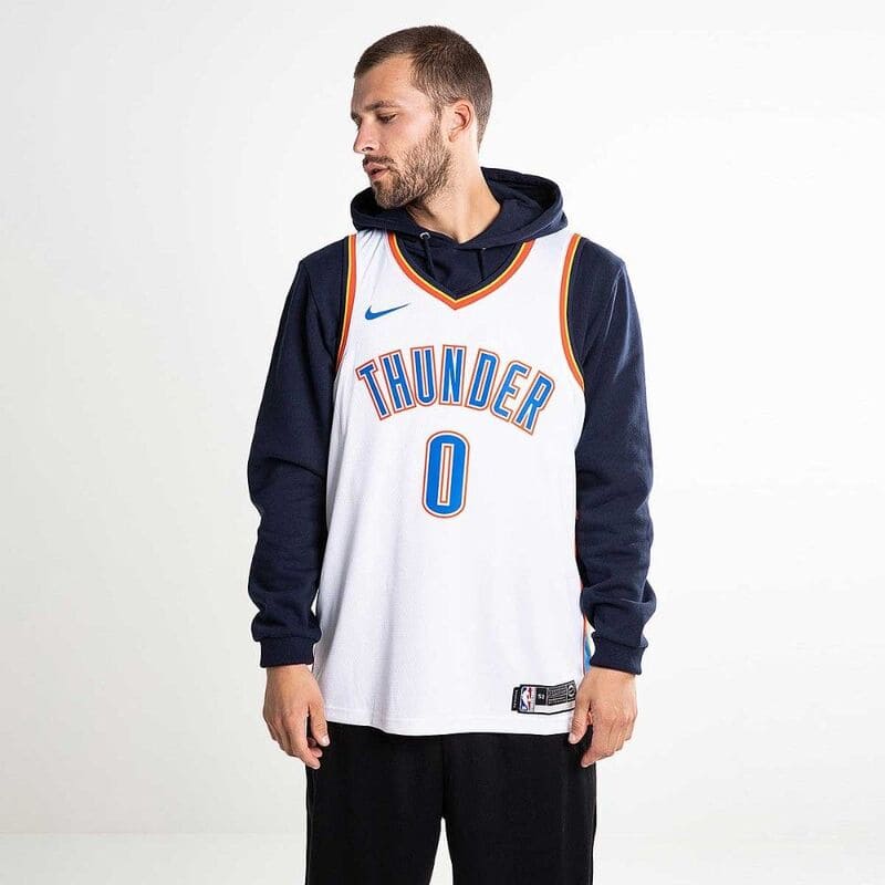 phối đồ với áo bóng rổ nam cùng áo hoodie